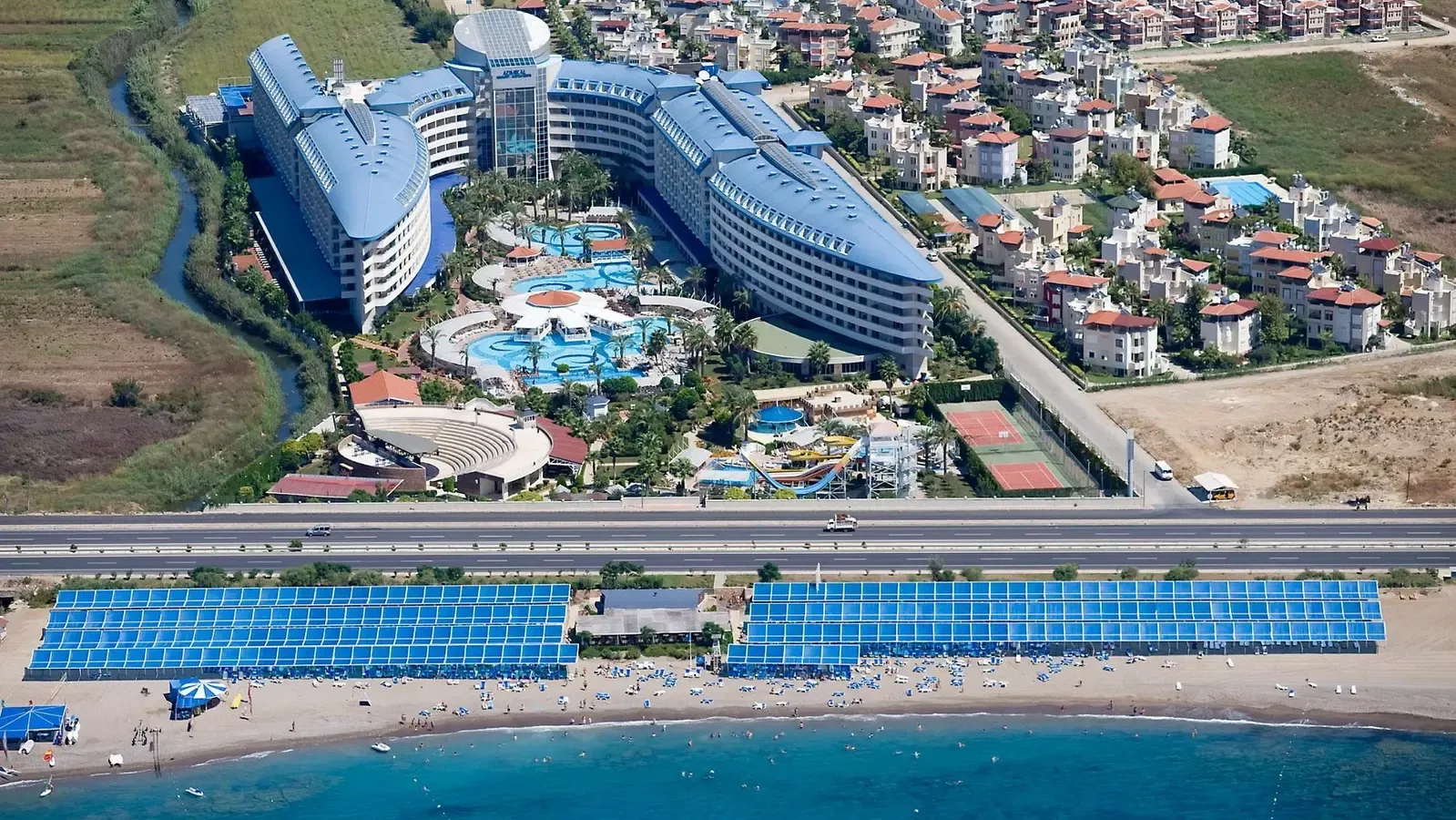 crystal-admiral-resort-transfer.webp
