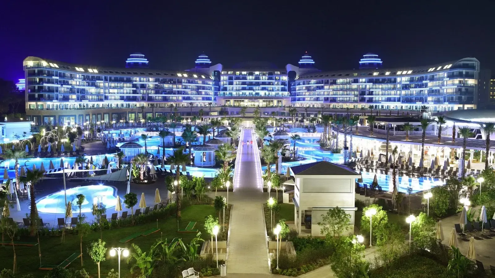 sueno-hotels-deluxe-belek-transfer.webp